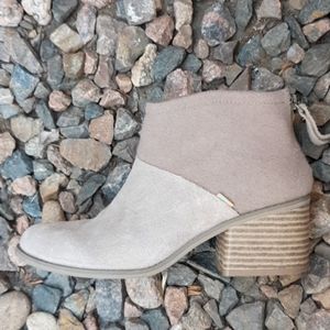 Toms heeled suede ankle boots sz 7 gray taupe